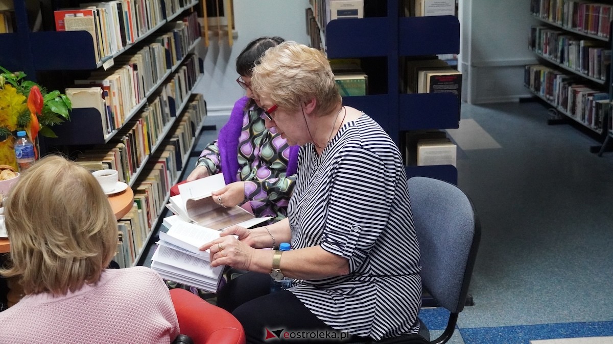 Noc bibliotek 2025: ogromny sukces Miejskiej Biblioteki Publicznej w Ostrołęce! [17.10.2025] - zdjęcie #11 - eOstroleka.pl