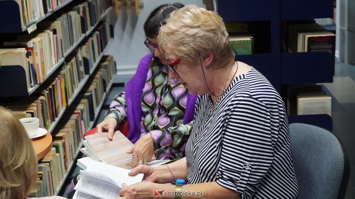 Noc bibliotek 2025: ogromny sukces Miejskiej Biblioteki Publicznej w Ostrołęce! [17.10.2025] - zdjęcie #10 - eOstroleka.pl