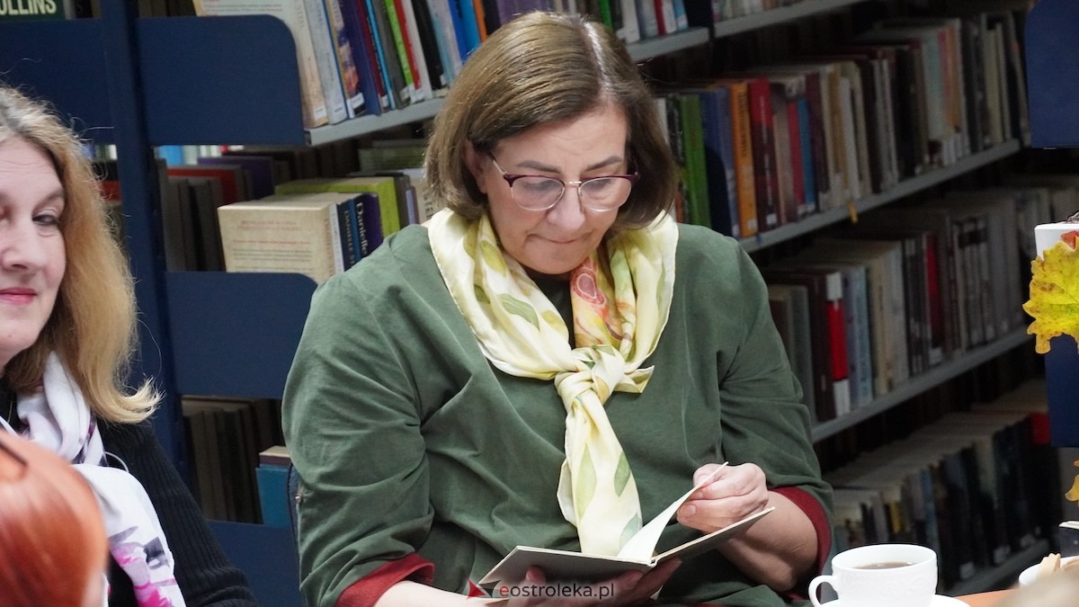 Noc bibliotek 2025: ogromny sukces Miejskiej Biblioteki Publicznej w Ostrołęce! [17.10.2025] - zdjęcie #9 - eOstroleka.pl