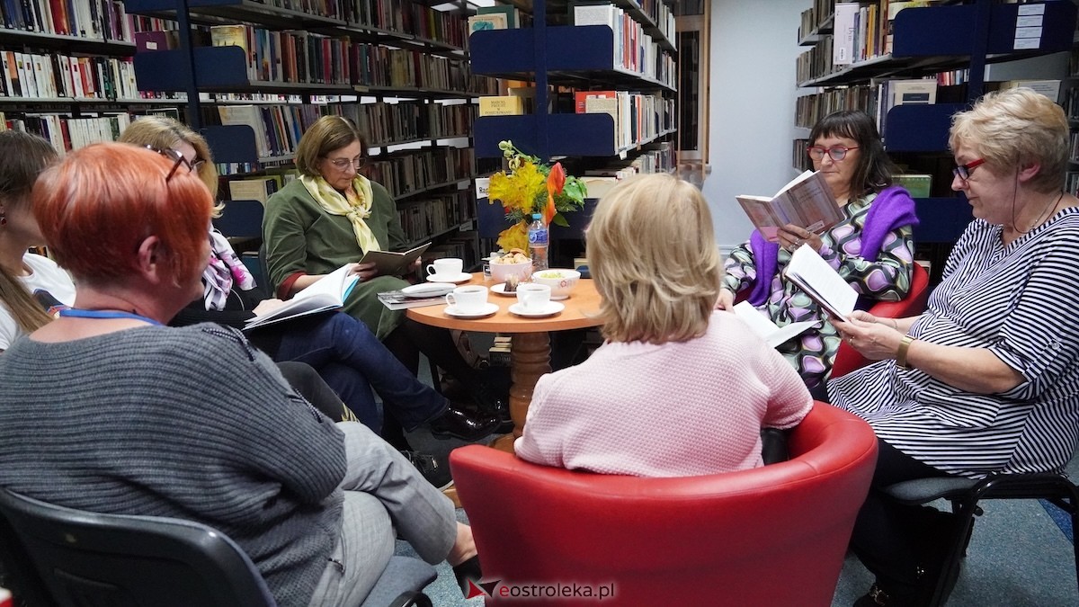 Noc bibliotek 2025: ogromny sukces Miejskiej Biblioteki Publicznej w Ostrołęce! [17.10.2025] - zdjęcie #6 - eOstroleka.pl