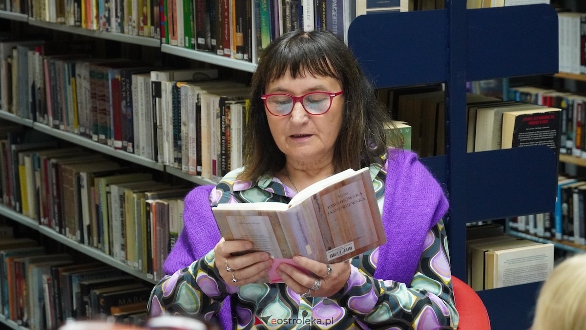 Noc bibliotek 2025: ogromny sukces Miejskiej Biblioteki Publicznej w Ostrołęce! [17.10.2025] - zdjęcie #4 - eOstroleka.pl