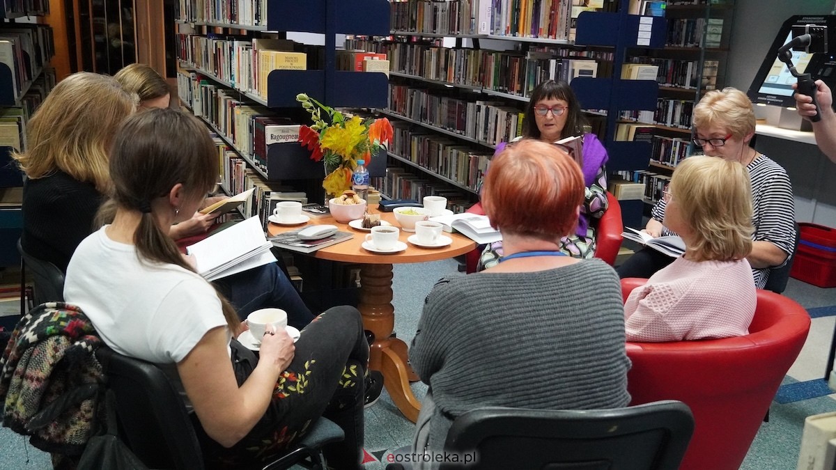 Noc bibliotek 2025: ogromny sukces Miejskiej Biblioteki Publicznej w Ostrołęce! [17.10.2025] - zdjęcie #3 - eOstroleka.pl