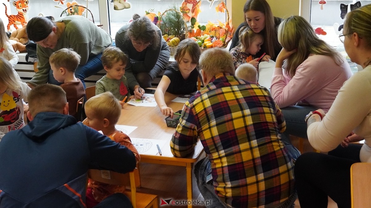 Przedszkole Miejskie nr 8 Kraina Radości powitało jesień! [17.10.2025] - zdjęcie #23 - eOstroleka.pl