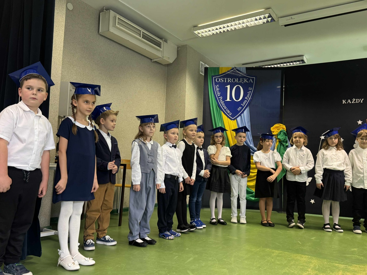 Pasowanie na ucznia w SP 10 w Ostrołęce 2025 - zdjęcie #62 - eOstroleka.pl