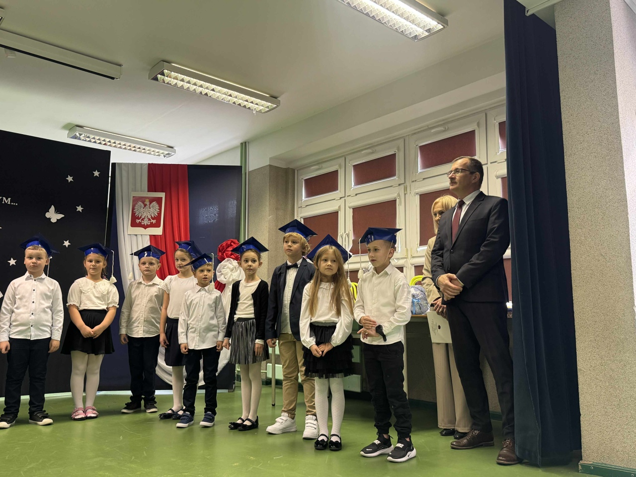 Pasowanie na ucznia w SP 10 w Ostrołęce 2025 - zdjęcie #40 - eOstroleka.pl