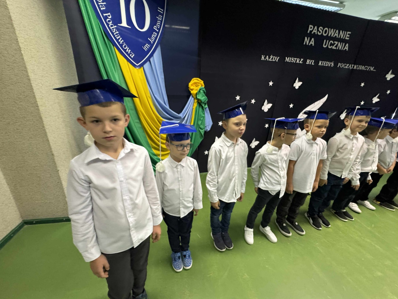 Pasowanie na ucznia w SP 10 w Ostrołęce 2025 - zdjęcie #32 - eOstroleka.pl