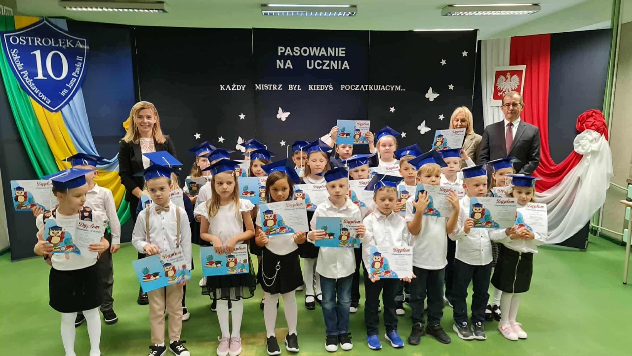 Pasowanie na ucznia w SP 10 w Ostrołęce 2025 - zdjęcie #30 - eOstroleka.pl