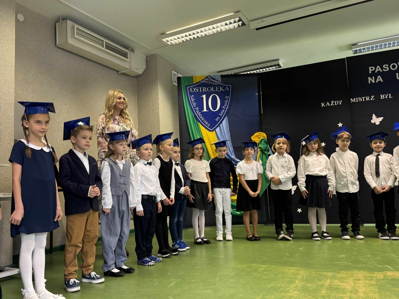 Pasowanie na ucznia w SP 10 w Ostrołęce 2025 - zdjęcie #28 - eOstroleka.pl