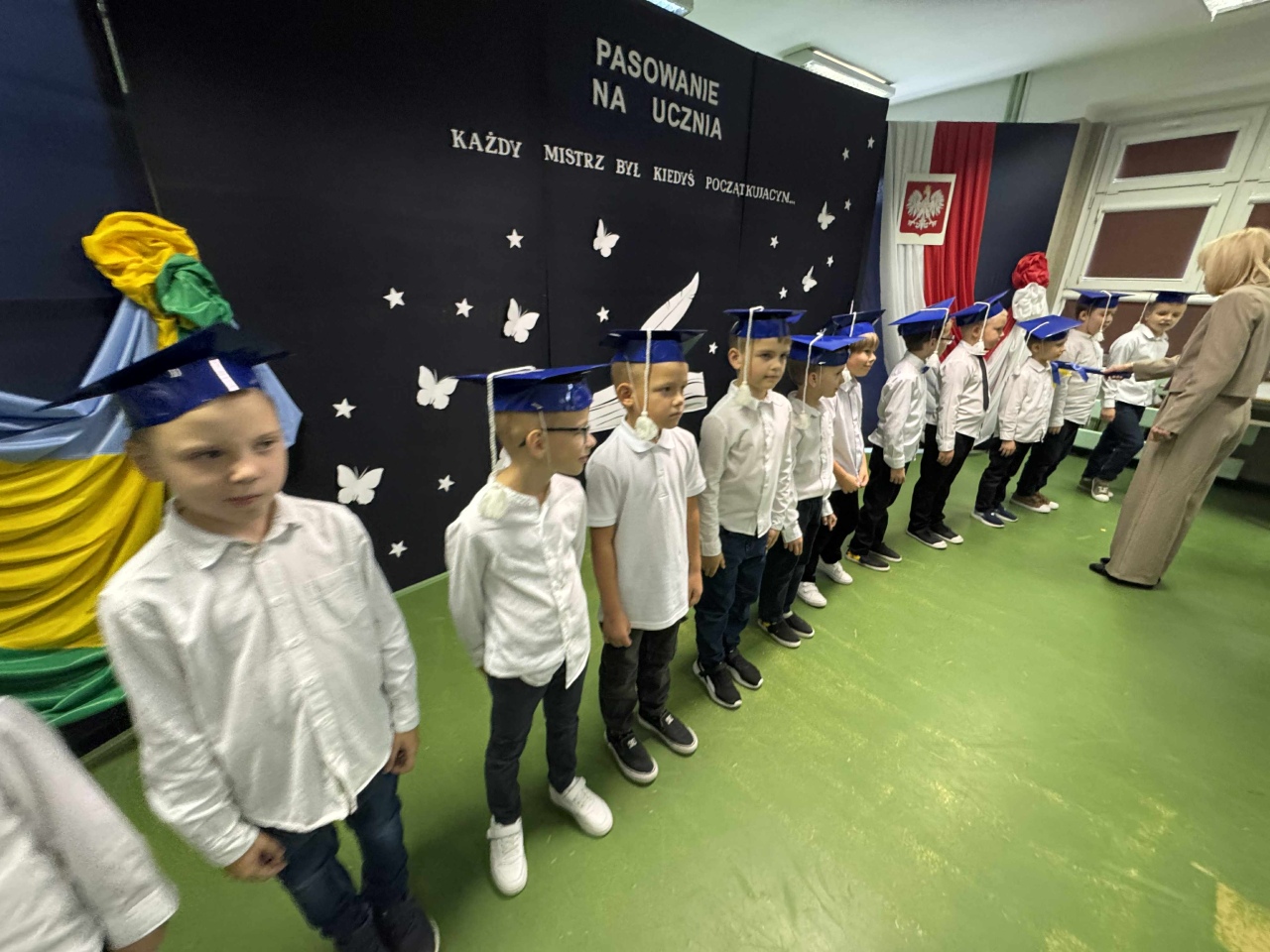Pasowanie na ucznia w SP 10 w Ostrołęce 2025 - zdjęcie #25 - eOstroleka.pl