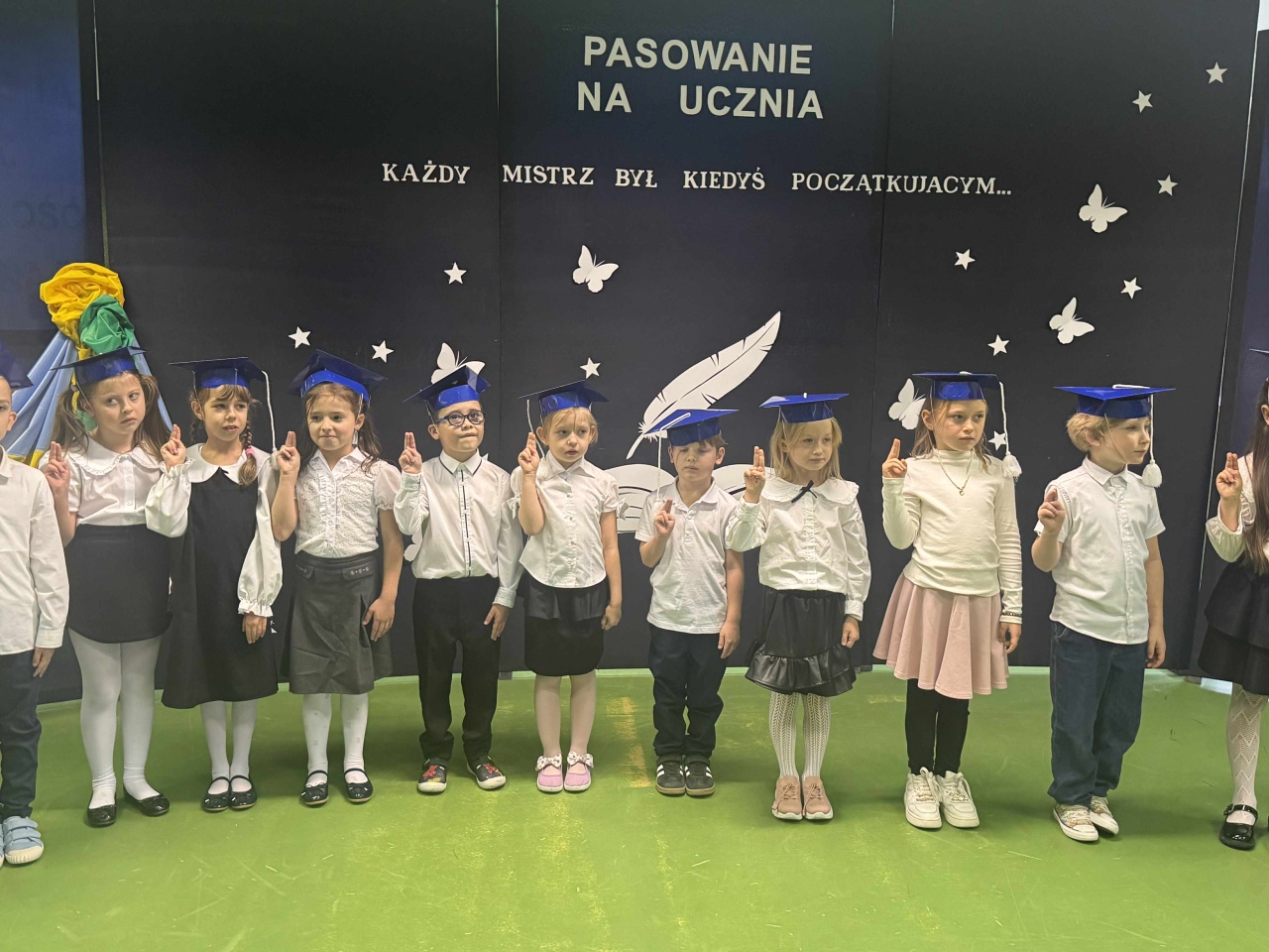 Pasowanie na ucznia w SP 10 w Ostrołęce 2025 - zdjęcie #18 - eOstroleka.pl