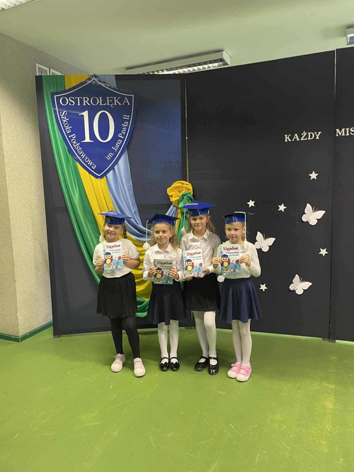 Pasowanie na ucznia w SP 10 w Ostrołęce 2025 - zdjęcie #17 - eOstroleka.pl