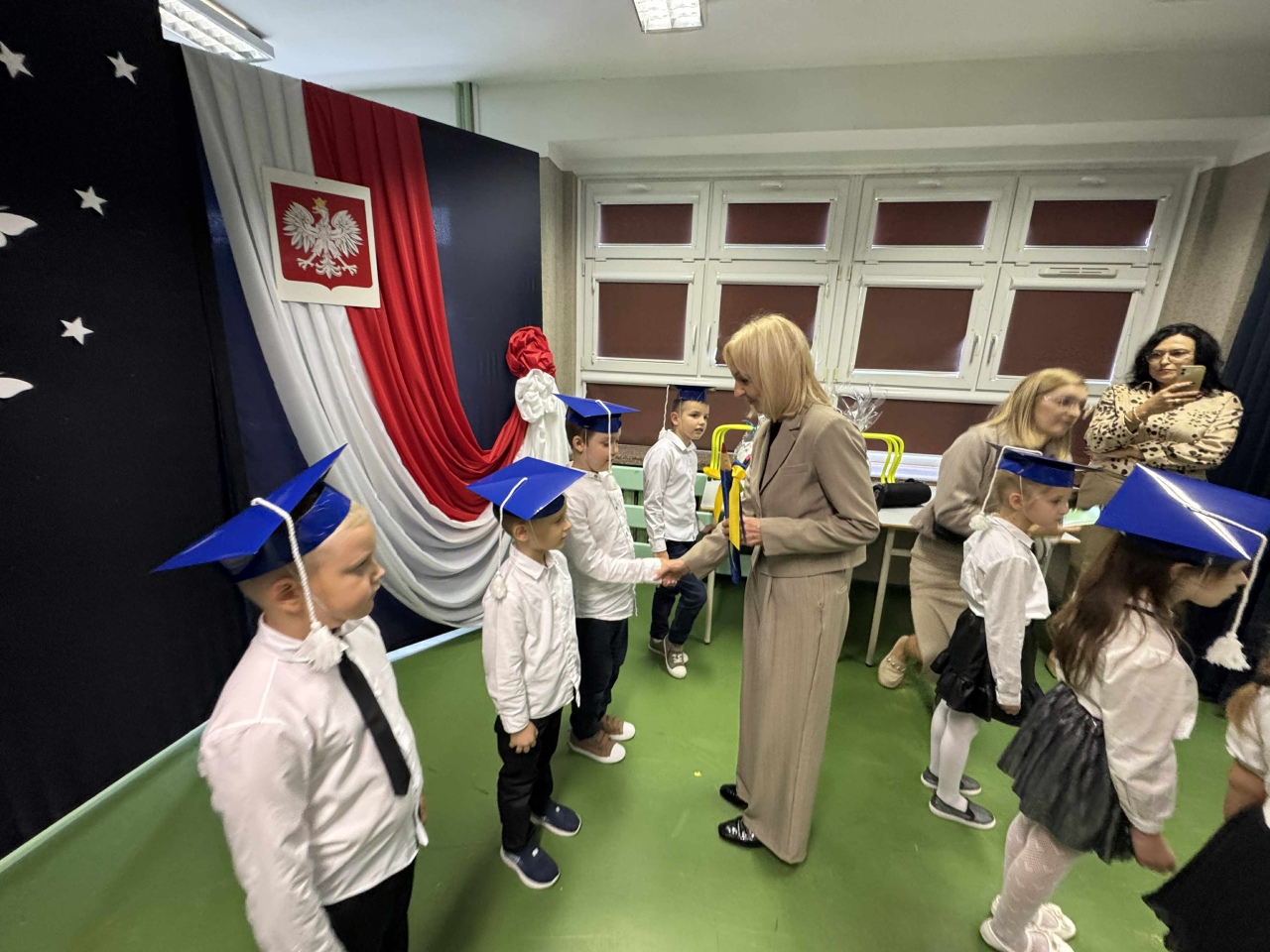 Pasowanie na ucznia w SP 10 w Ostrołęce 2025 - zdjęcie #15 - eOstroleka.pl