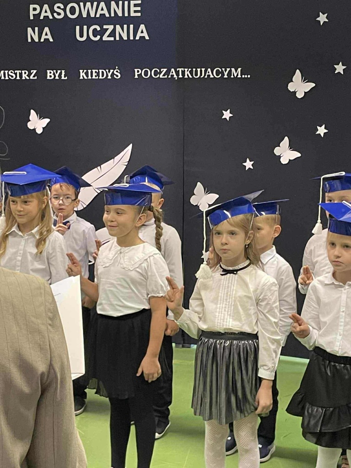 Pasowanie na ucznia w SP 10 w Ostrołęce 2025 - zdjęcie #3 - eOstroleka.pl
