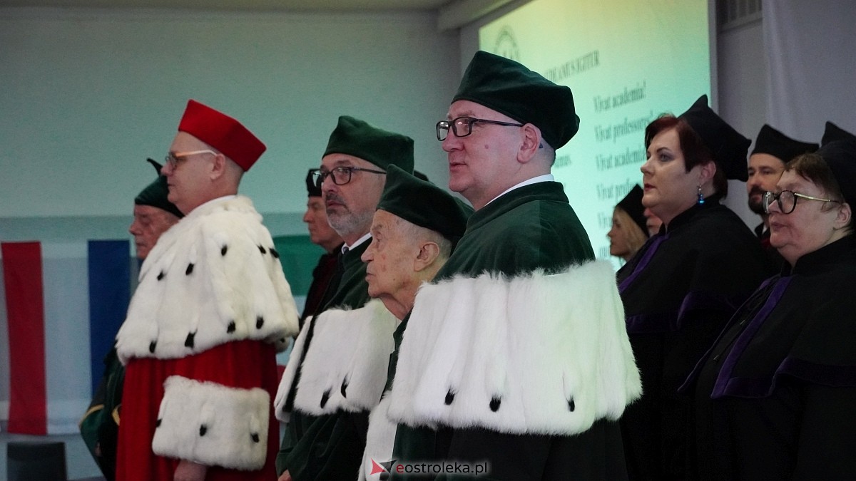 Inauguracja roku akademickiego w MANS w Łomży [18.10.2025]  - zdjęcie #37 - eOstroleka.pl