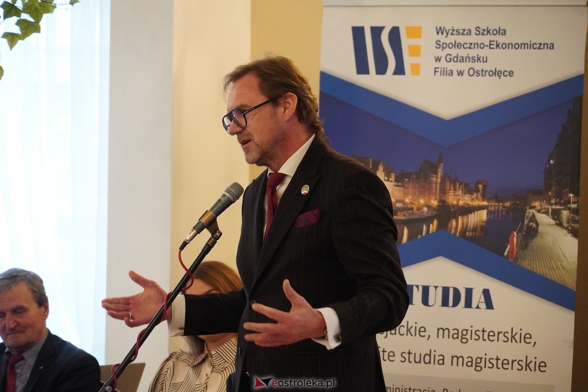 Inauguracja roku akademickiego 2025/2026 WSSE w Gdańsku filia w Ostrołęce [18.10.2025] - zdjęcie #19 - eOstroleka.pl