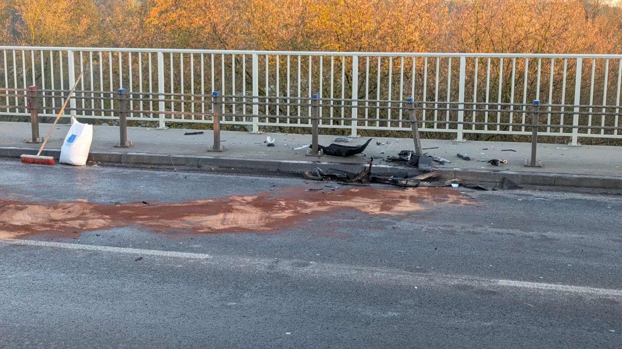Wypadek na moście kard. Wyszyńskiego [19.10.2025] - zdjęcie #25 - eOstroleka.pl