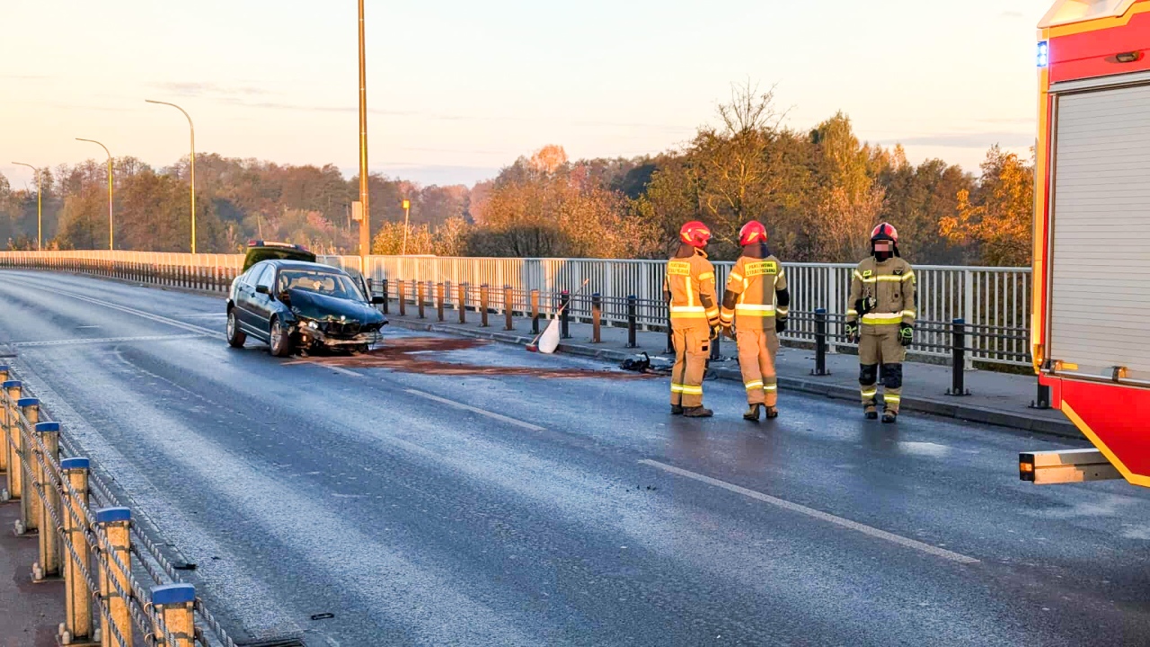 Wypadek na moście kard. Wyszyńskiego [19.10.2025] - zdjęcie #21 - eOstroleka.pl