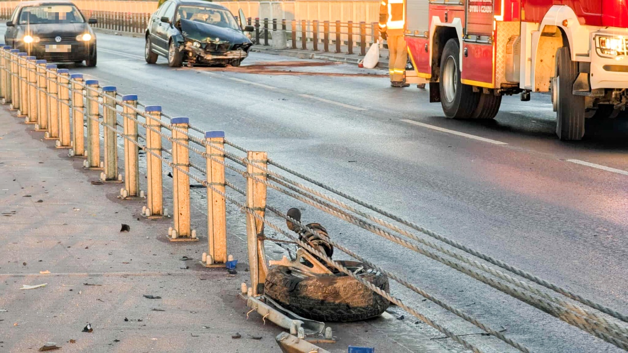 Wypadek na moście kard. Wyszyńskiego [19.10.2025] - zdjęcie #20 - eOstroleka.pl