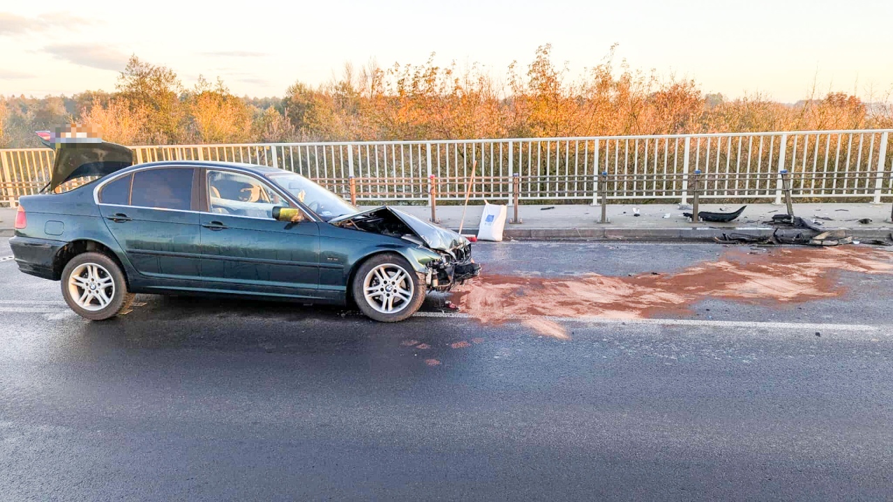 Wypadek na moście kard. Wyszyńskiego [19.10.2025] - zdjęcie #18 - eOstroleka.pl