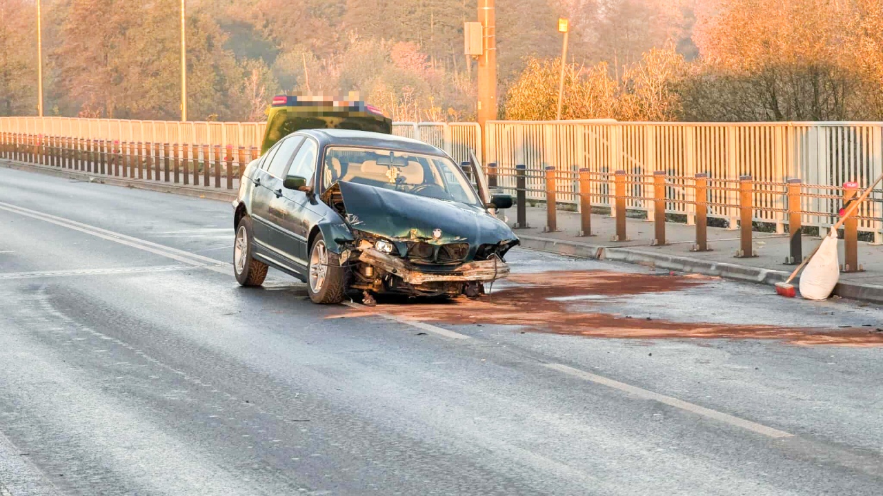 Wypadek na moście kard. Wyszyńskiego [19.10.2025] - zdjęcie #15 - eOstroleka.pl