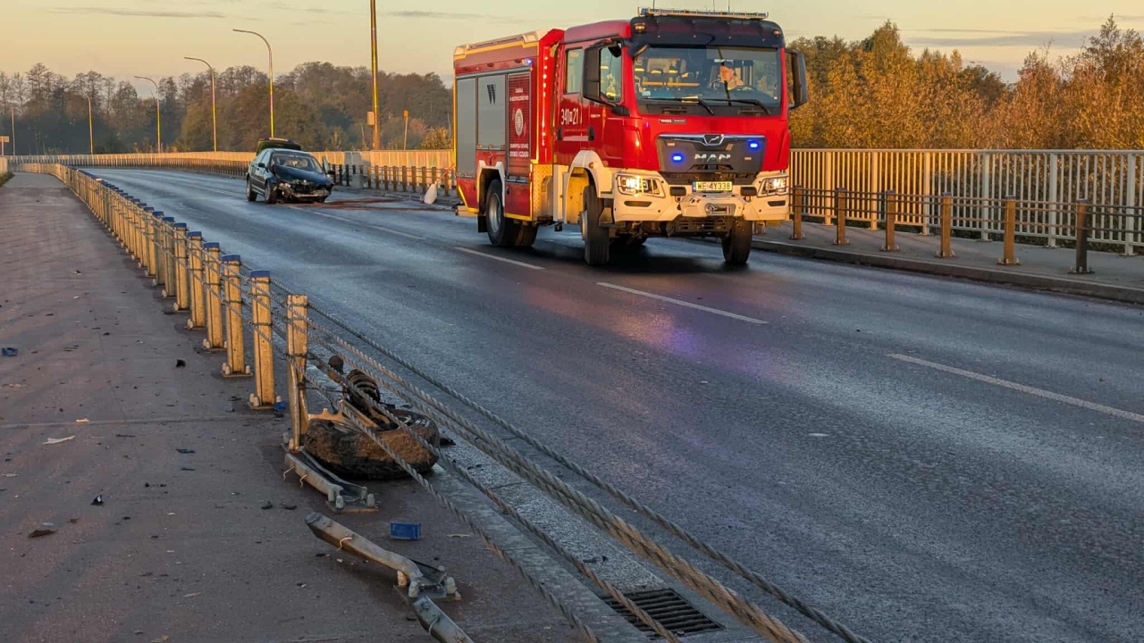 Wypadek na moście kard. Wyszyńskiego [19.10.2025] - zdjęcie #13 - eOstroleka.pl