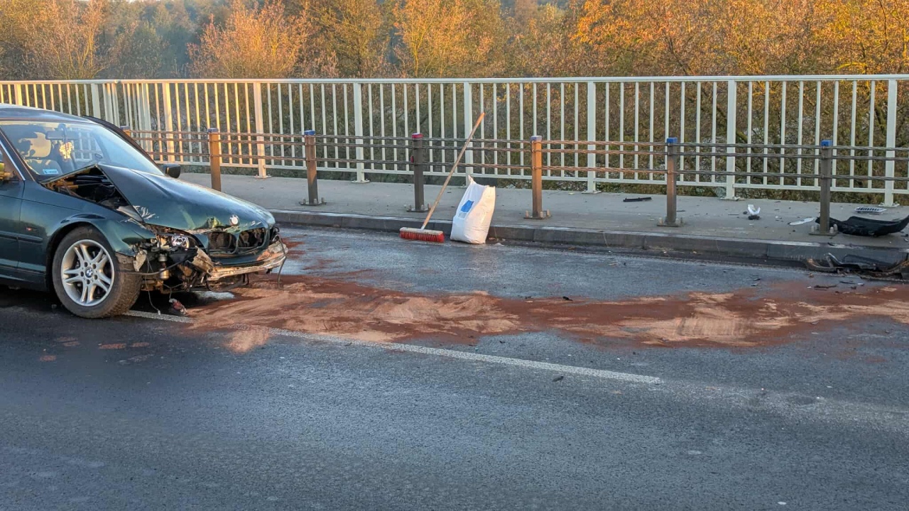 Wypadek na moście kard. Wyszyńskiego [19.10.2025] - zdjęcie #11 - eOstroleka.pl