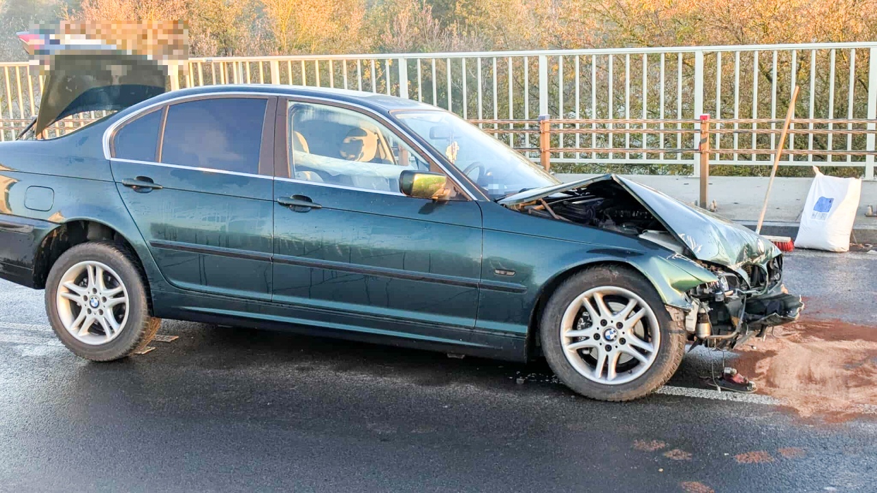 Wypadek na moście kard. Wyszyńskiego [19.10.2025] - zdjęcie #9 - eOstroleka.pl