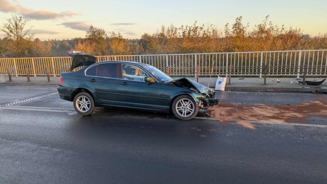 Wypadek na moście kard. Wyszyńskiego [19.10.2025] - zdjęcie #6 - eOstroleka.pl