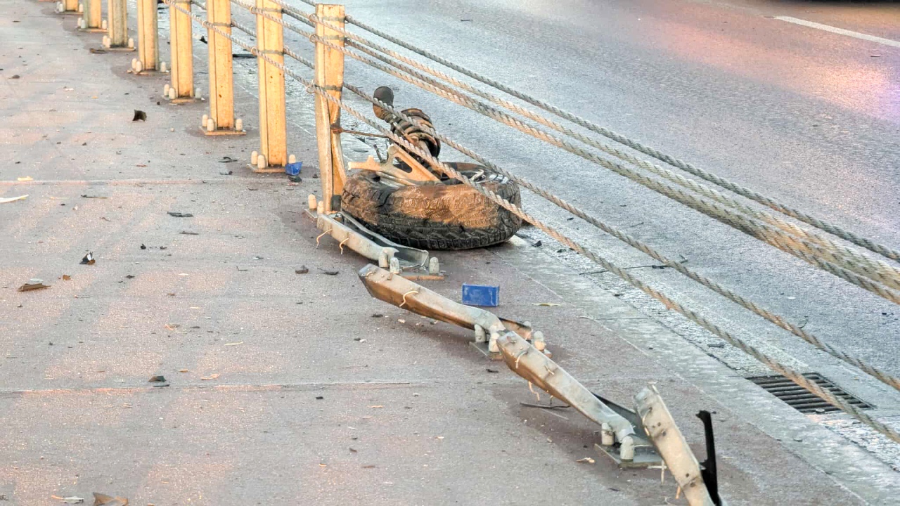 Wypadek na moście kard. Wyszyńskiego [19.10.2025] - zdjęcie #2 - eOstroleka.pl