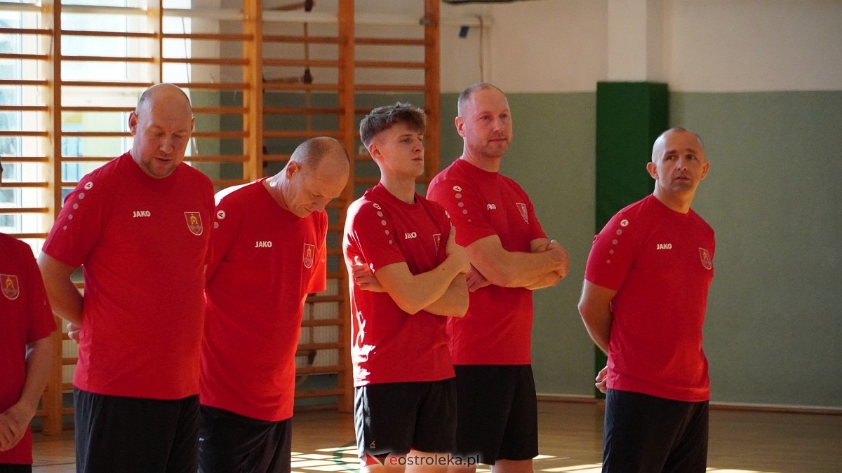 Turniej Samorządowców w Piłce Nożnej w Czerwinie [19.10.2025] - zdjęcie #25 - eOstroleka.pl