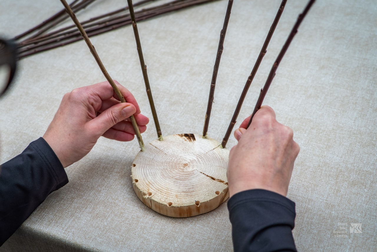 Warsztaty plecionkarskie w Muzeum Kultury Kurpiowskiej [20.10.2025] - zdjęcie #10 - eOstroleka.pl