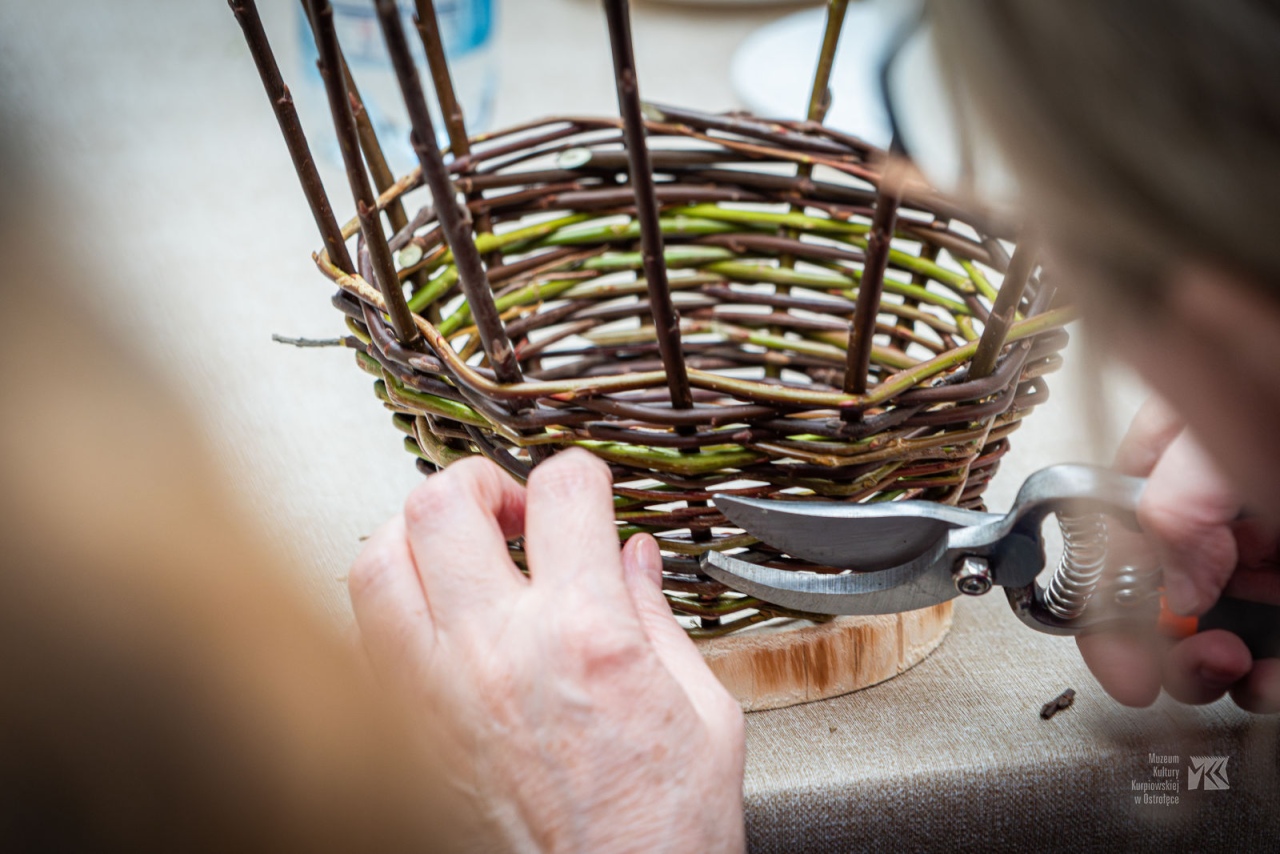 Warsztaty plecionkarskie w Muzeum Kultury Kurpiowskiej [20.10.2025] - zdjęcie #2 - eOstroleka.pl