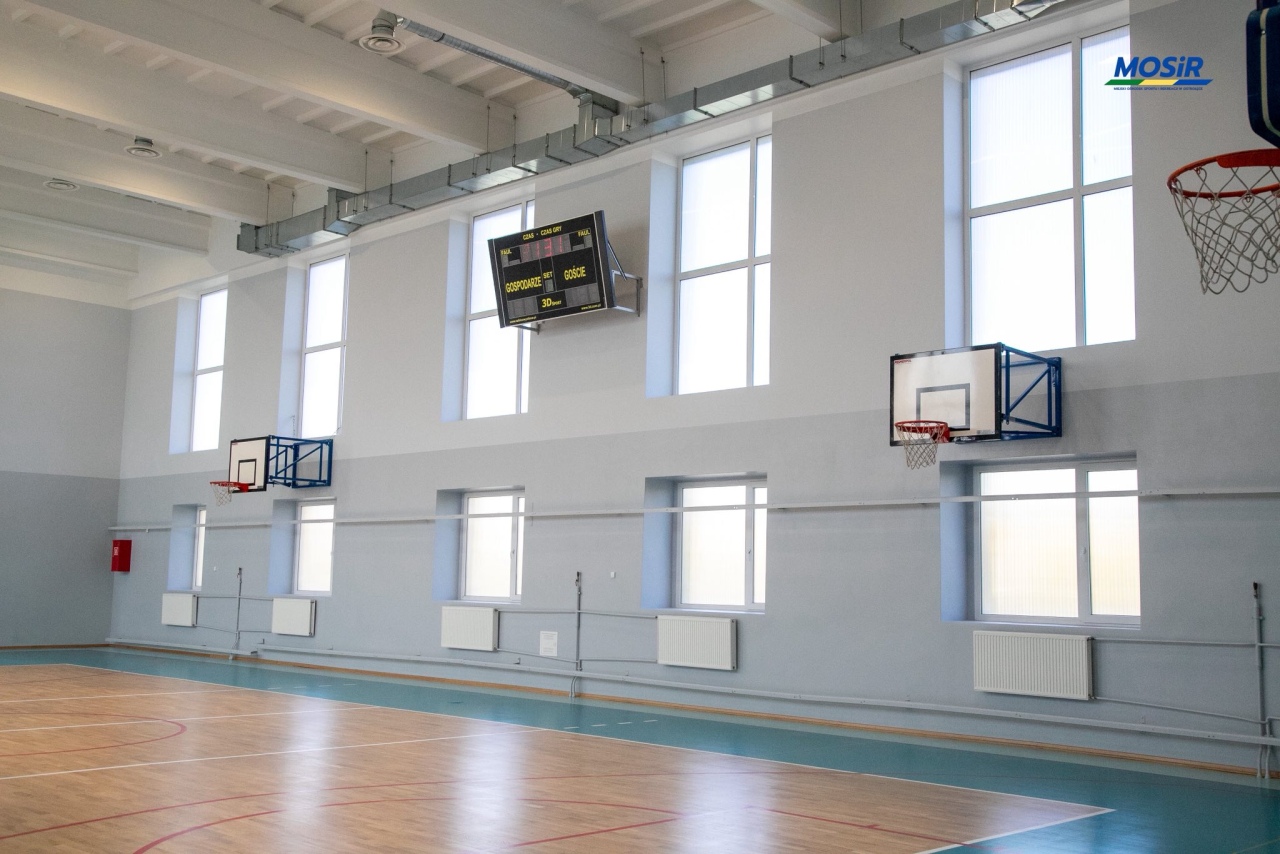 Sportowy blask po latach! Sala gimnastyczna ZSZ nr 1 w Ostrołęce przeszła kompleksowy remont [21.10.2025] - zdjęcie #20 - eOstroleka.pl