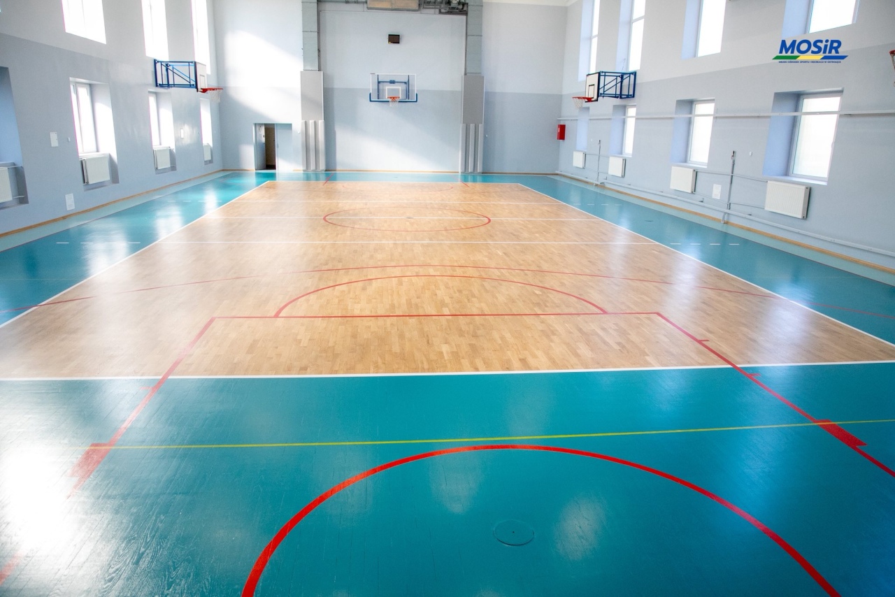Sportowy blask po latach! Sala gimnastyczna ZSZ nr 1 w Ostrołęce przeszła kompleksowy remont [21.10.2025] - zdjęcie #16 - eOstroleka.pl