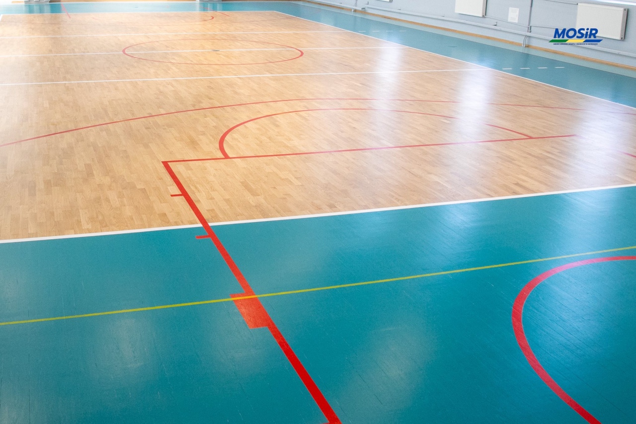 Sportowy blask po latach! Sala gimnastyczna ZSZ nr 1 w Ostrołęce przeszła kompleksowy remont [21.10.2025] - zdjęcie #13 - eOstroleka.pl