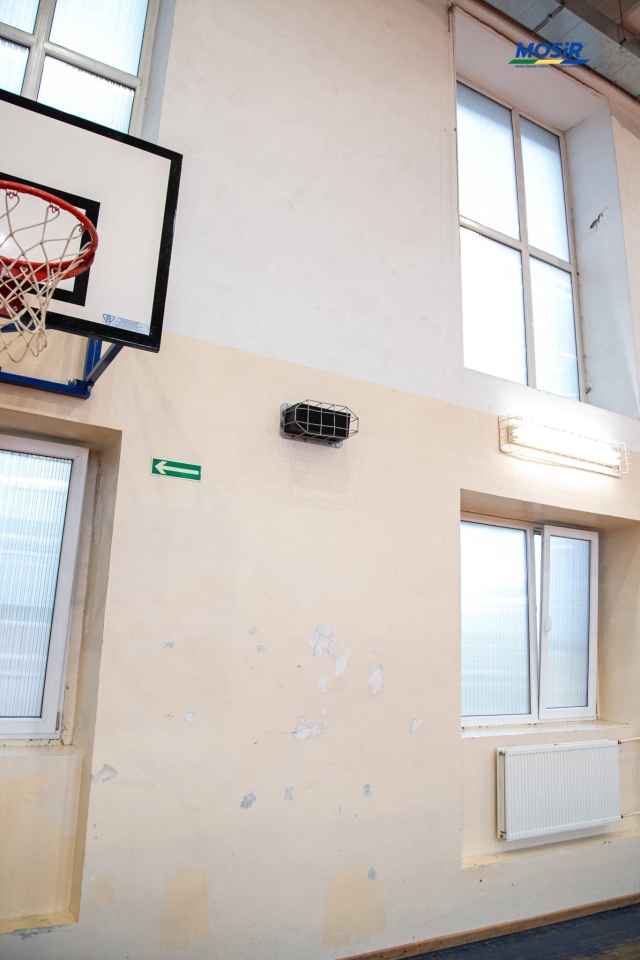 Sportowy blask po latach! Sala gimnastyczna ZSZ nr 1 w Ostrołęce przeszła kompleksowy remont [21.10.2025] - zdjęcie #12 - eOstroleka.pl