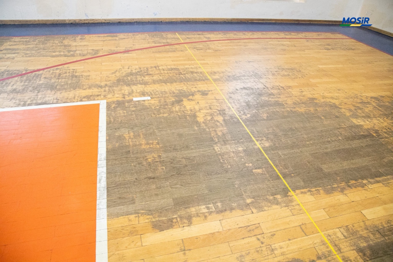 Sportowy blask po latach! Sala gimnastyczna ZSZ nr 1 w Ostrołęce przeszła kompleksowy remont [21.10.2025] - zdjęcie #11 - eOstroleka.pl