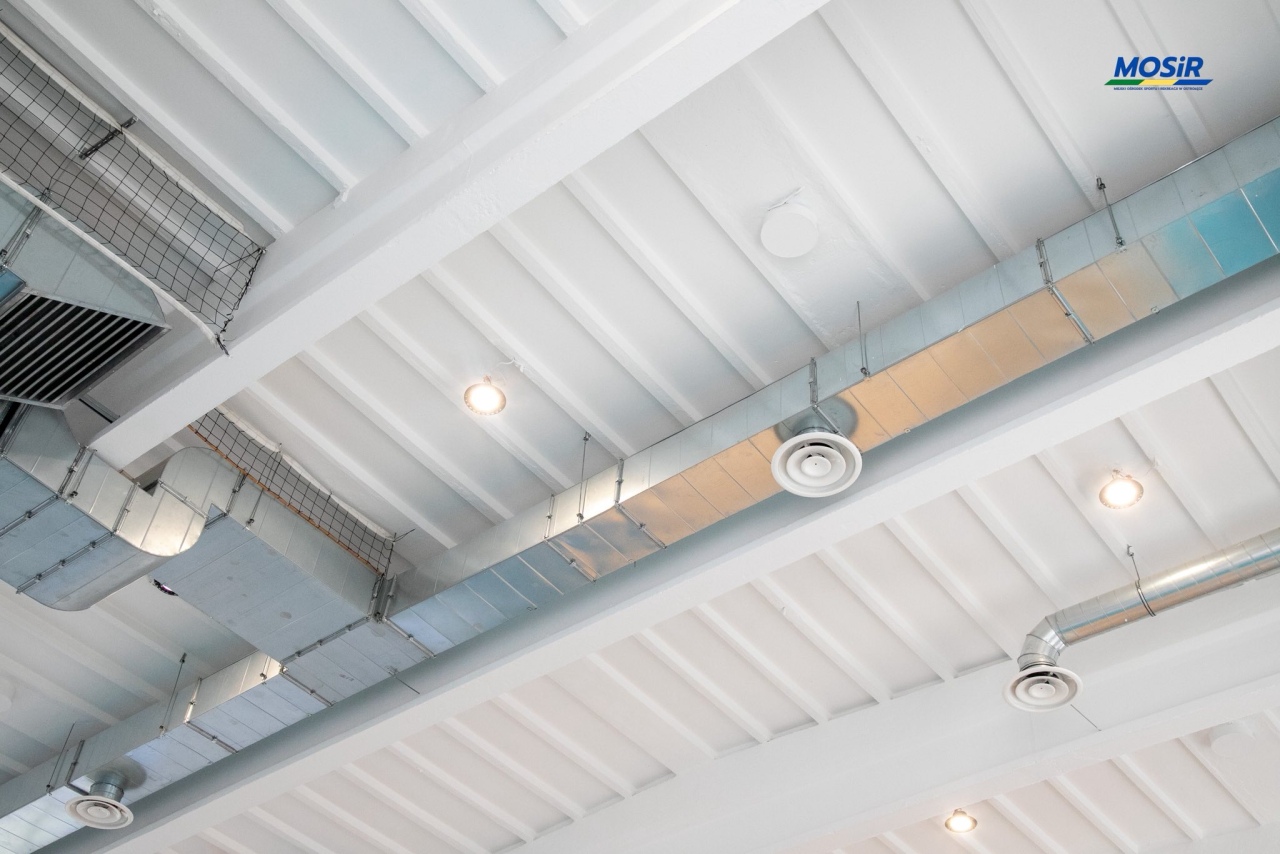 Sportowy blask po latach! Sala gimnastyczna ZSZ nr 1 w Ostrołęce przeszła kompleksowy remont [21.10.2025] - zdjęcie #10 - eOstroleka.pl