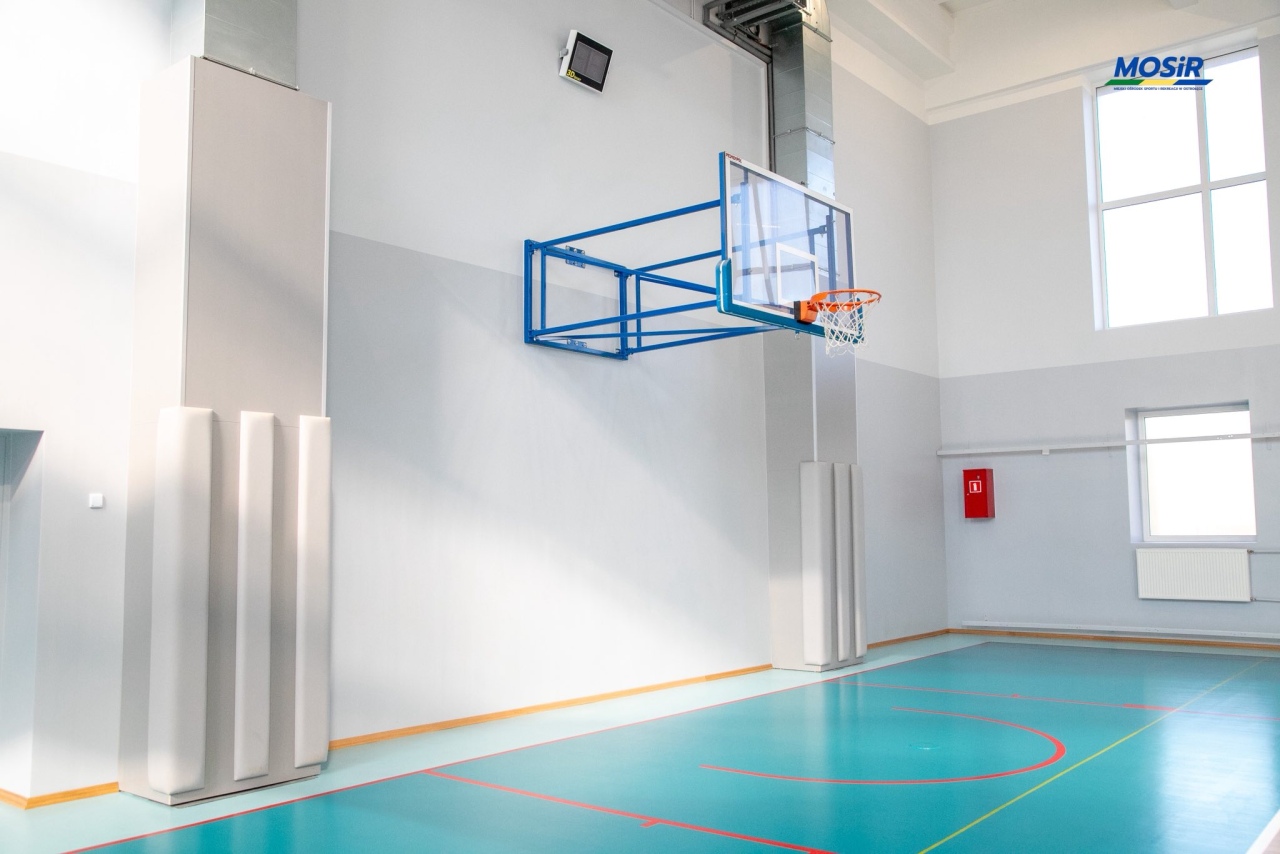 Sportowy blask po latach! Sala gimnastyczna ZSZ nr 1 w Ostrołęce przeszła kompleksowy remont [21.10.2025] - zdjęcie #8 - eOstroleka.pl