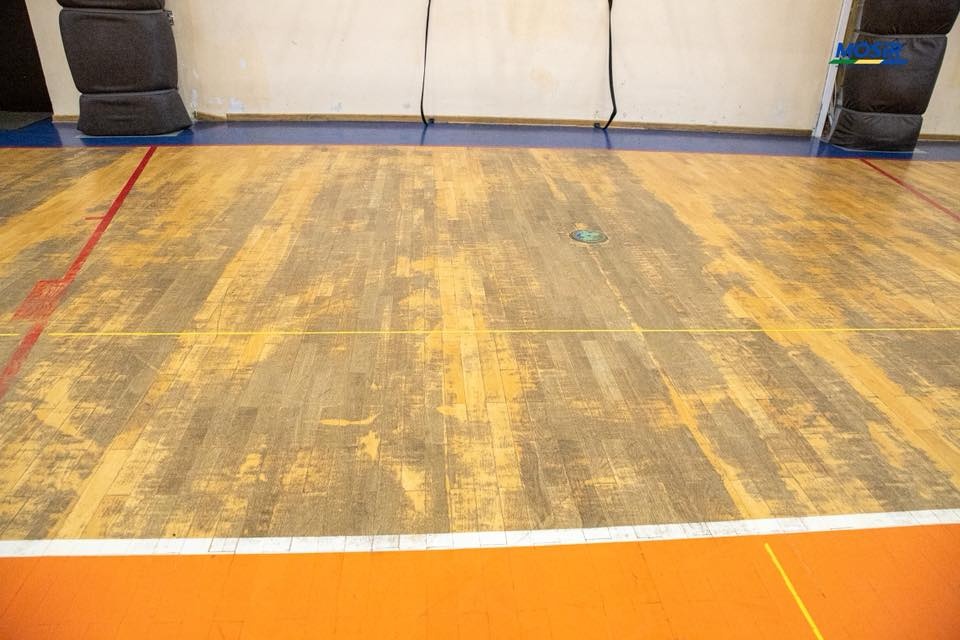 Sportowy blask po latach! Sala gimnastyczna ZSZ nr 1 w Ostrołęce przeszła kompleksowy remont [21.10.2025] - zdjęcie #7 - eOstroleka.pl