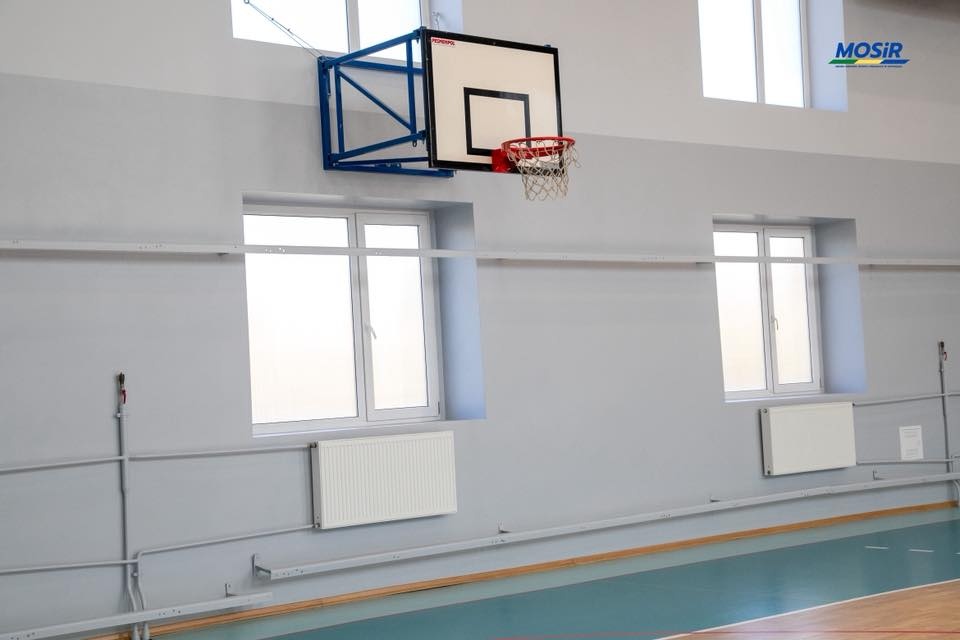 Sportowy blask po latach! Sala gimnastyczna ZSZ nr 1 w Ostrołęce przeszła kompleksowy remont [21.10.2025] - zdjęcie #3 - eOstroleka.pl