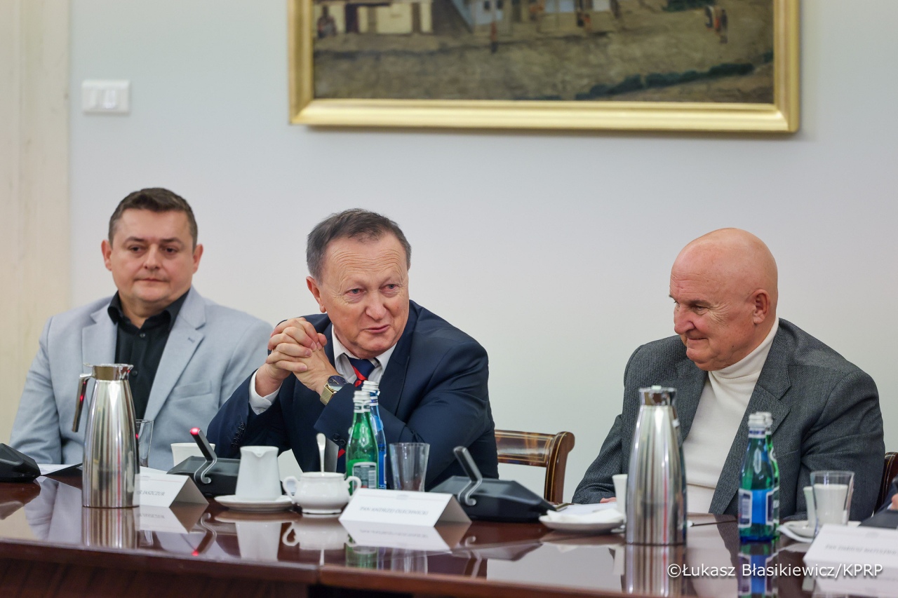 Prezydent spotkał się z przedstawicielami przewoźników drogowych - fot. Łukasz Błasikiewicz KPRP [22.10.2025] - zdjęcie #2 - eOstroleka.pl