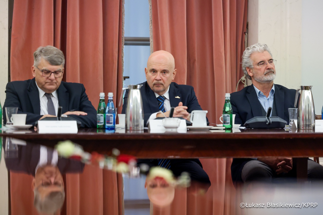 Prezydent spotkał się z przedstawicielami przewoźników drogowych - fot. Łukasz Błasikiewicz KPRP [22.10.2025] - zdjęcie #4 - eOstroleka.pl