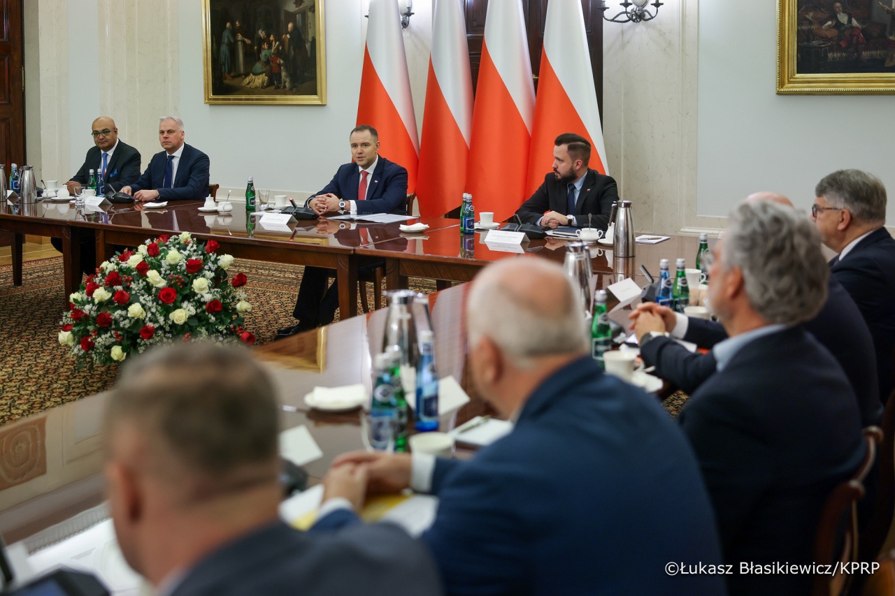 Prezydent spotkał się z przedstawicielami przewoźników drogowych - fot. Łukasz Błasikiewicz KPRP [22.10.2025] - zdjęcie #5 - eOstroleka.pl