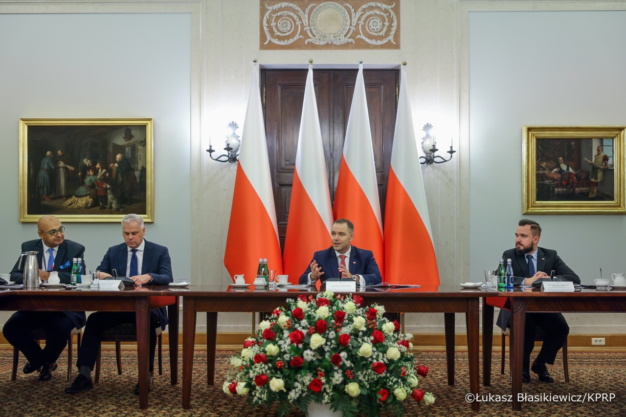 Prezydent spotkał się z przedstawicielami przewoźników drogowych - fot. Łukasz Błasikiewicz KPRP [22.10.2025] - zdjęcie #8 - eOstroleka.pl