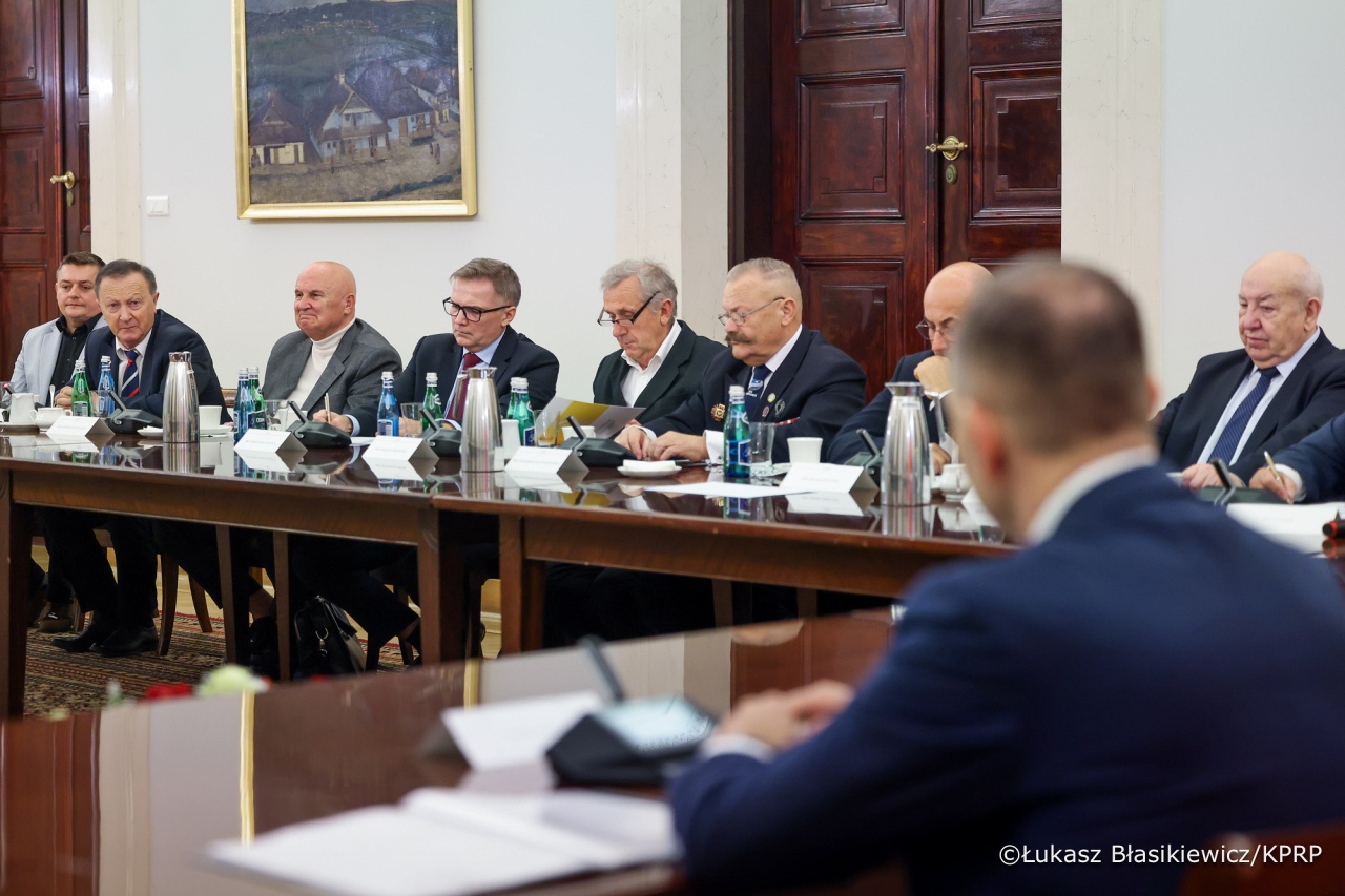 Prezydent spotkał się z przedstawicielami przewoźników drogowych - fot. Łukasz Błasikiewicz KPRP [22.10.2025] - zdjęcie #10 - eOstroleka.pl