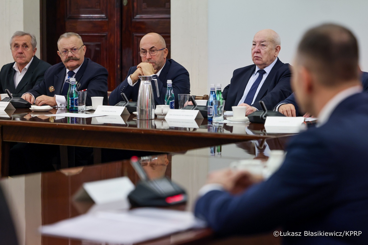 Prezydent spotkał się z przedstawicielami przewoźników drogowych - fot. Łukasz Błasikiewicz KPRP [22.10.2025] - zdjęcie #11 - eOstroleka.pl