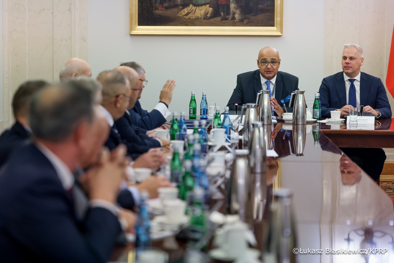 Prezydent spotkał się z przedstawicielami przewoźników drogowych - fot. Łukasz Błasikiewicz KPRP [22.10.2025] - zdjęcie #12 - eOstroleka.pl