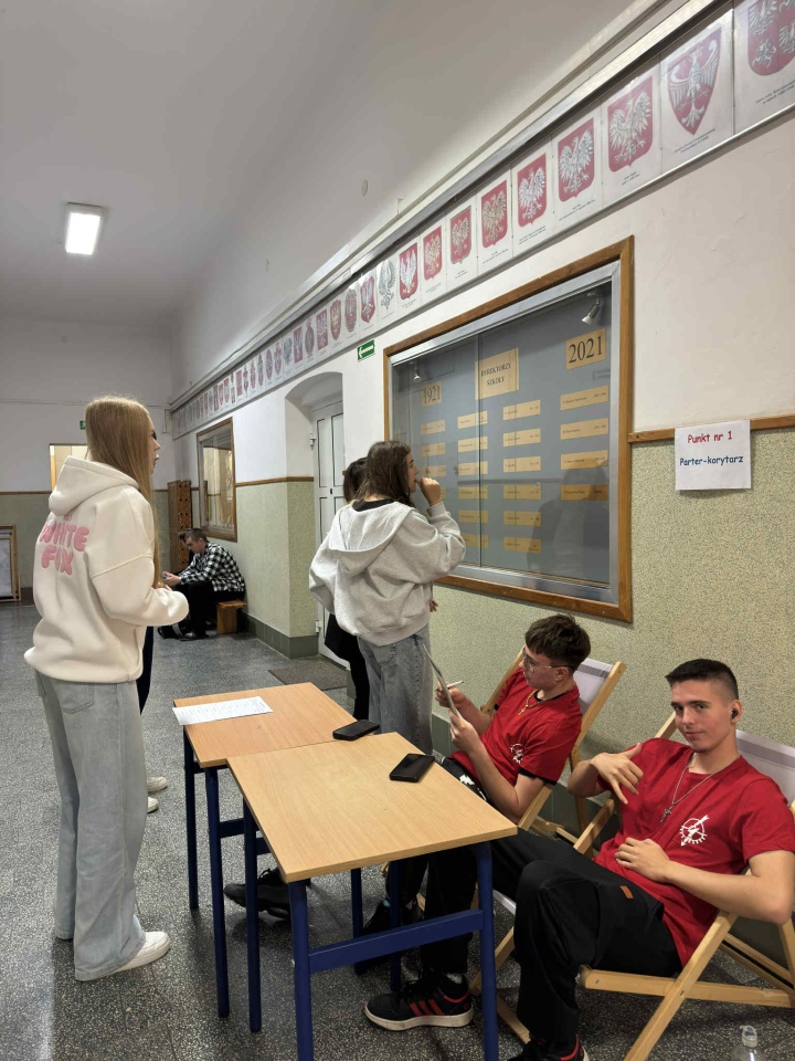 Gra terenowa w ZSZ nr 1 - Poznaj Metalówkę [24.10.2025] - zdjęcie #7 - eOstroleka.pl