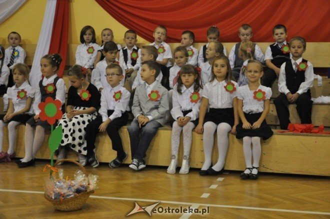 Pasowanie pierwszoklasistów na uczniów w Szkole Podstawowej nr 6 [27.X.2011] - zdjęcie #30 - eOstroleka.pl